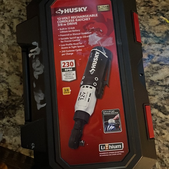 Husky backpack- 1/4 inch drive torque wrench, 12 V chargeable cordless ratchet - Picture 5 of 15